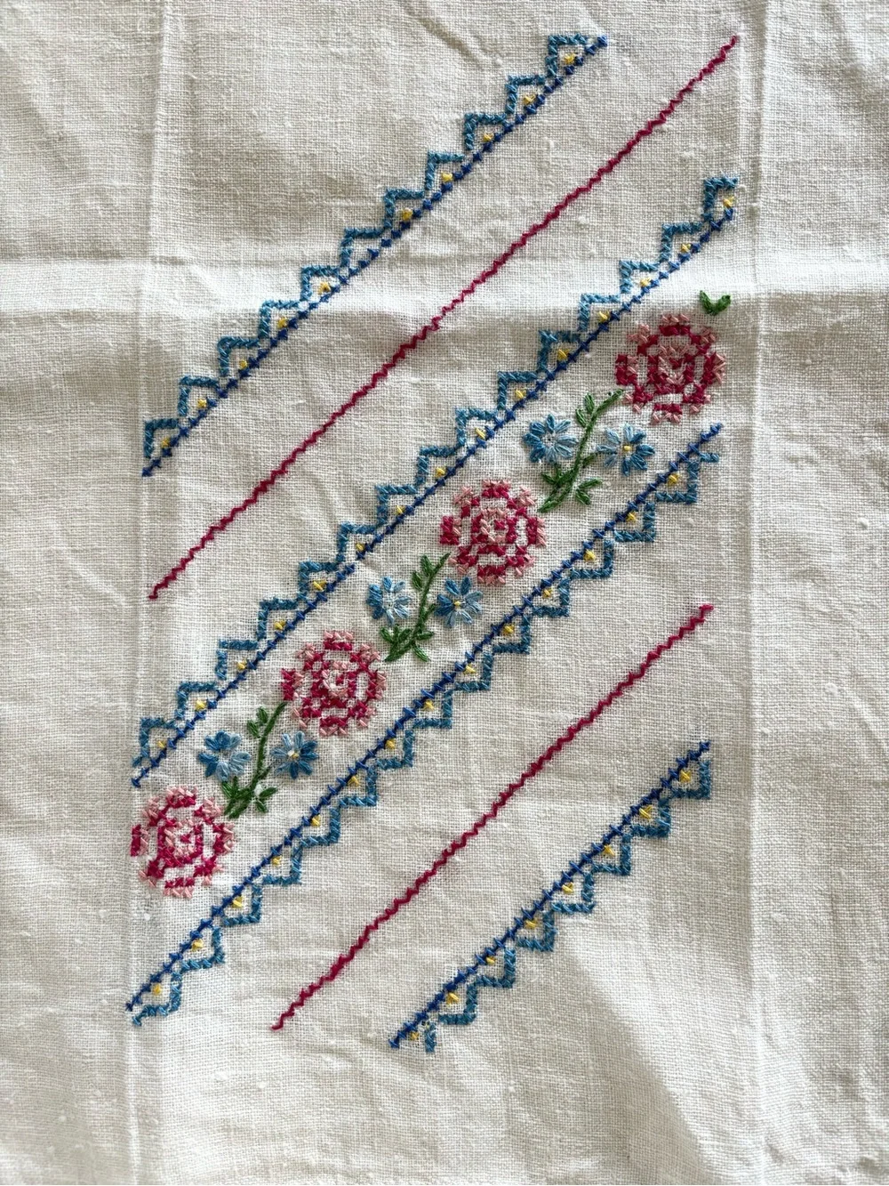 Vintage Linen Cross Stitched Guest Towels Fingertip Towels Tea  Towels Pair